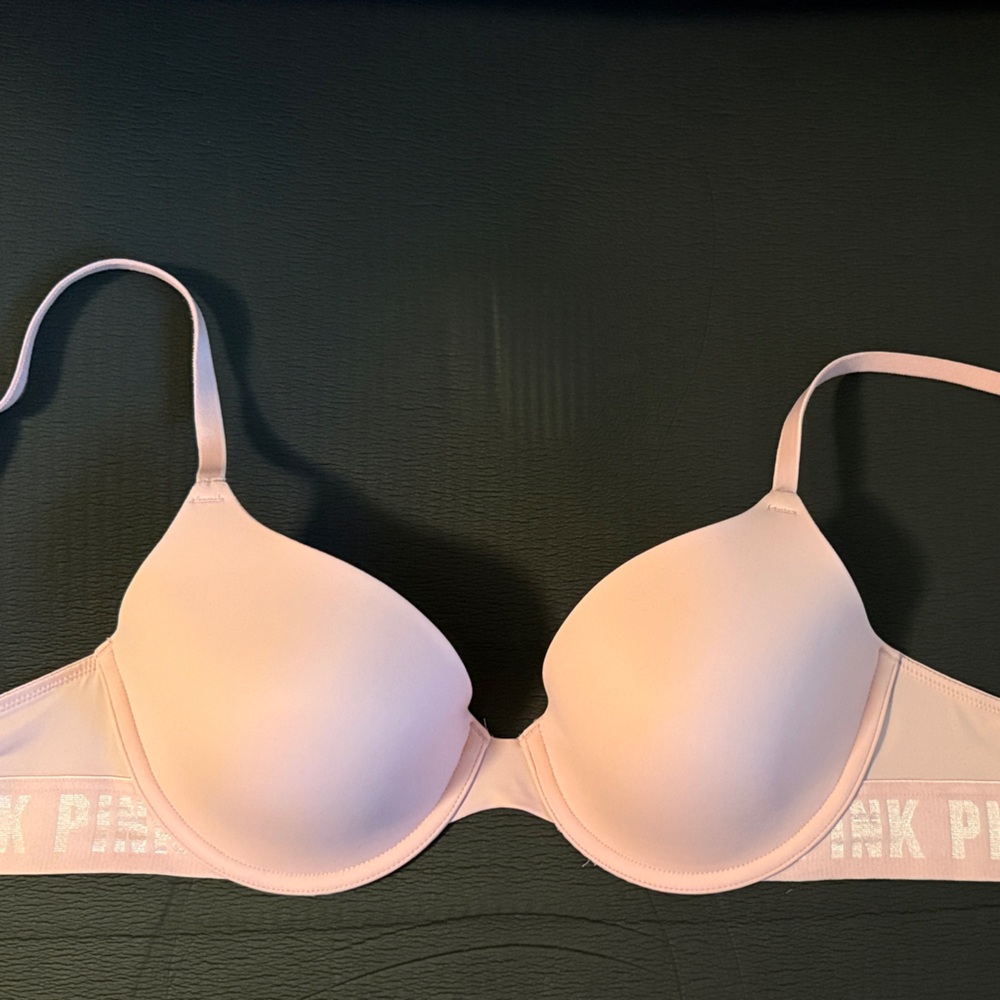 NWT 34C VS PINK wear everywhere lightly lined Tshirt bra baby pink